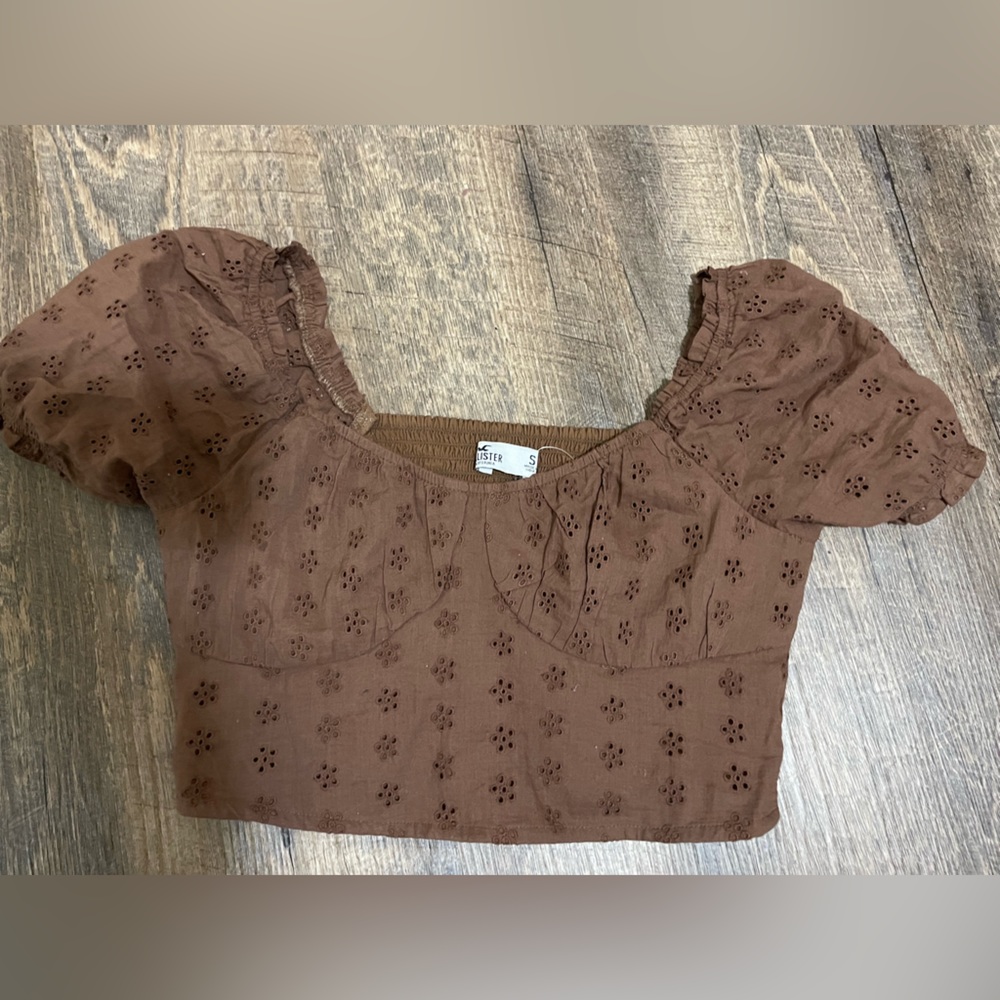 Hollister crop top with puff sleeves